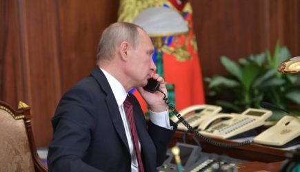 Путин поговорил по телефону с Зеленским