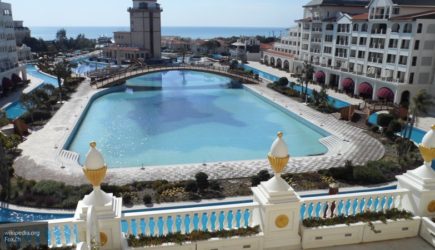 Пользователи Сети отреагировали на слова турецкого отельера о «вторяке» на шведских столах