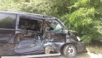 Кортеж Зеленского врезался в автобусы с детьми