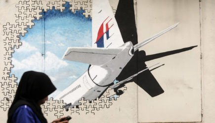 «Загадочный груз был оформлен уже после взлёта»: Во Франции, возможно, подобрались к тайне гибели малайзийского Boeing