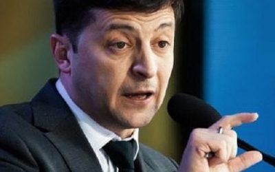 Зеленский оправдался перед украинцами за красные плавки