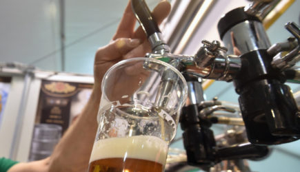 Подсчитаны потери экономики России от пивнушек в жилых домах