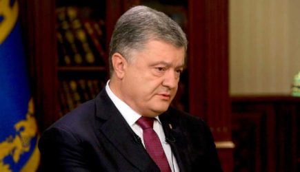 Оскорбленный Порошенко объявил войну Зеленскому