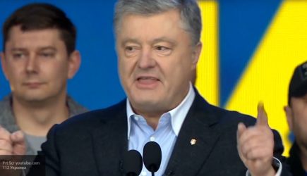 Жители Закарпатья толпой выгнали Порошенко с митинга с криками «позор»