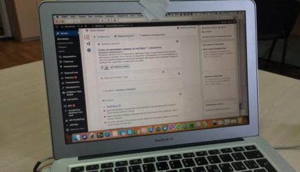 В Роскачестве объяснили, зачем необходимо заклеивать камеру и микрофон ноутбука