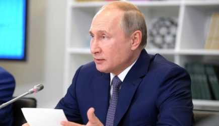 Путин пошутил о пожарах перед пострадавшими от наводнения сибиряками