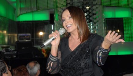 «Проблемы с финансами?»: Ротару приехала в Россию после скандала