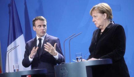 Меркель и Макрону угрожали химическим оружием
