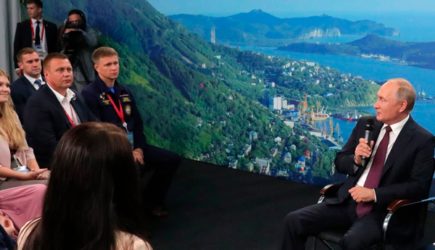 Путин назвал Сталина папашей