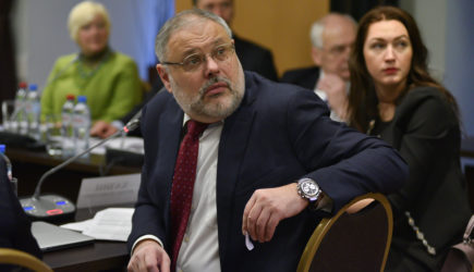 Хазин призывает спасать реальный сектор мировой экономики от обвала