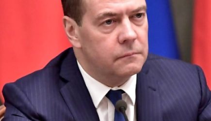 Дмитрий Медведев отменил праздники