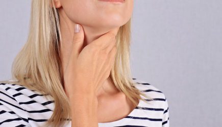 Что делать, если застряла рыбная кость в горле: Простой способ