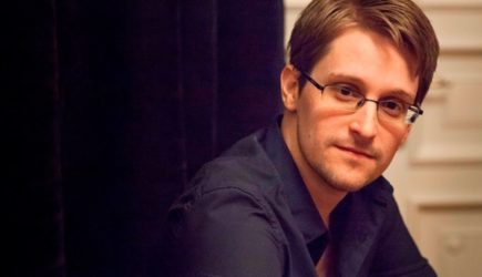 Россияне в опасности: Сноуден предупредил жителей страны