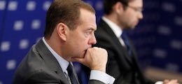 Медведев за несколько часов до отставки потратил из бюджета 127 миллиардов рублей