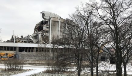 Тело рабочего найдено под завалами обрушившегося СКК в Петербурге