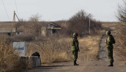 Киев насчитал десятки тысяч российский военных в Донбассе