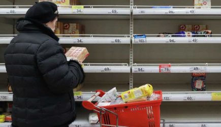 Штурмующим магазины россиянам раскрыли правду о поставках продуктов