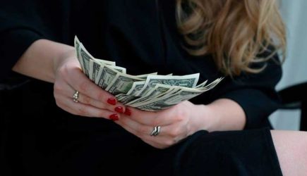 Доллар за 90 рублей: озвучен новый сценарий роста цен на валюту в России