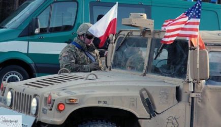 Политолог Брюс Ганьон: США готовят польских лакеев на убой в войне против России