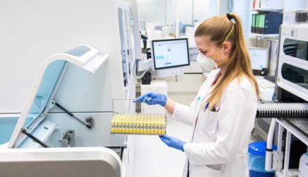 Вернется осенью: озвучен неутешительный прогноз по коронавирусу