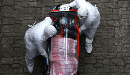 Исцелившиеся от коронавируса остались заразными