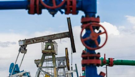 Цена на нефть обвалилась почти на 30%