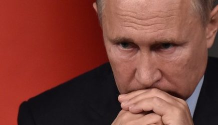 Путин подписал закон об индексации пенсий