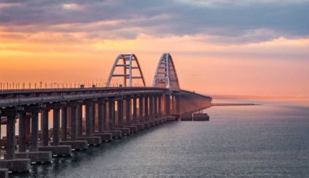 «Всю заразу пропускают»: происходящее на Крымском мосту привело в ужас