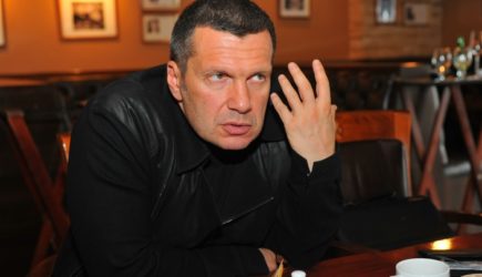 «Тётя, а вы понимаете, что вы бы присели?»: Соловьёв разоблачил протеже Навального