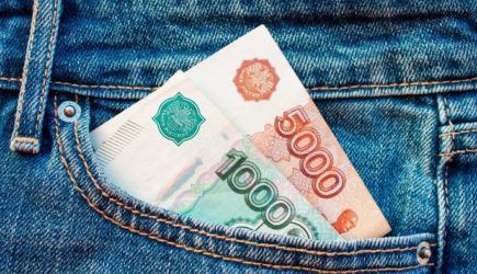 На карантине из-за коронавируса россияне бросились снимать наличные