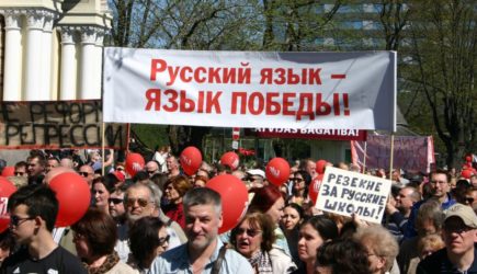 Школьники и студенты Прибалтики учат русский язык назло русофобам во власти