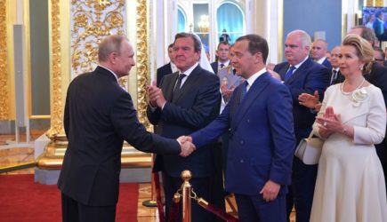 Жена Медведева и «Аэрофлот» ослушались Путина: «Не могу молчать»