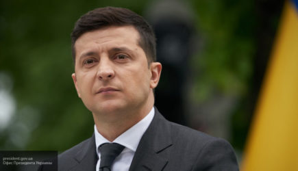 Рекордный обвал рейтинга президента Зеленского зафиксирован на Украине