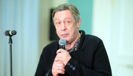 «Они тебе и нальют, туда и подсыплют»: Ахеджакова шокировала словами о случившемся с Ефремовым