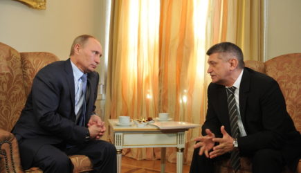 Сокуров раскрыл степень осведомленности Путина о воровстве в России