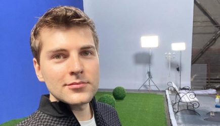 Агрессию ведущего «Пусть говорят» объяснили порчей