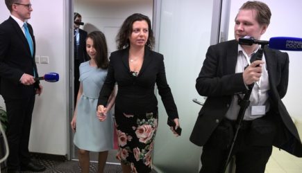 Симоньян жёстко ответила «человеку Пашиняна»: «Признайте Крым — признаем права»