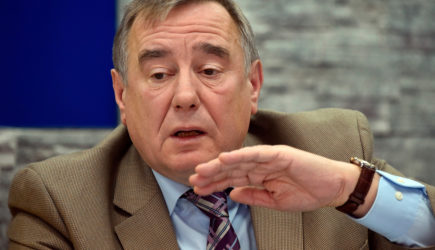 В Минздраве ответили на призыв отложить регистрацию вакцины от COVID-19