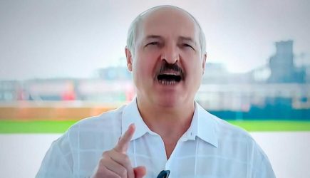 Эксперт: Лукашенко выпросил год до ухода