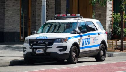 Российское консульство в США забросали камнями