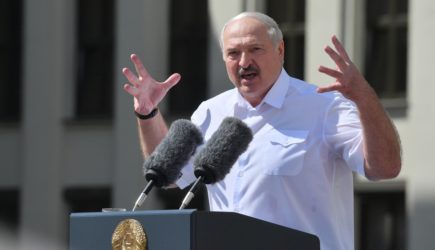 Лукашенко приказал применить &laquo;самые жесткие меры&raquo; для защиты Белоруссии