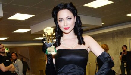 «Кривизну мозгов себе исправьте!»: взбешенная Самбурская обрушилась на врача