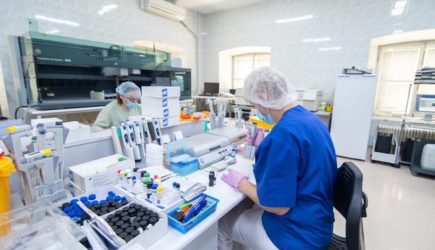 Российские ученые создали прибор для выявления коронавируса в воздухе