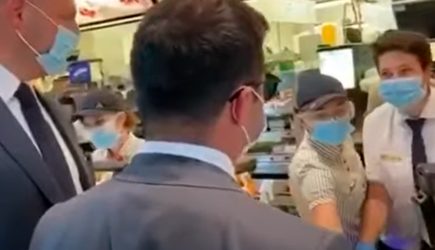 Зеленский отказался от &laquo;слишком большого&raquo; украинского бургера