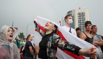 Лауреат Нобелевской премии осудила россиян за молчание во время протестов в Белоруссии: Народ растаптывают