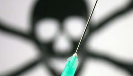 Круг сужается: Загадочная спутница Навального оказалась дочкой главы биолаборатории