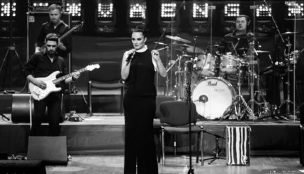 Елена Ваенга с позором покинула сцену телешоу &laquo;Голос.60+&raquo;