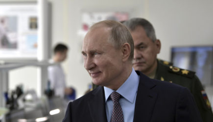 Утро в американском посольстве: В окне увидели… улыбающегося Путина