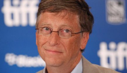 Гейтс указал на главный недостаток российской вакцины от COVID-19