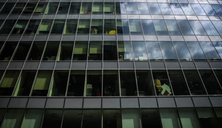 Врач назвал главные причины смерти россиян в офисах